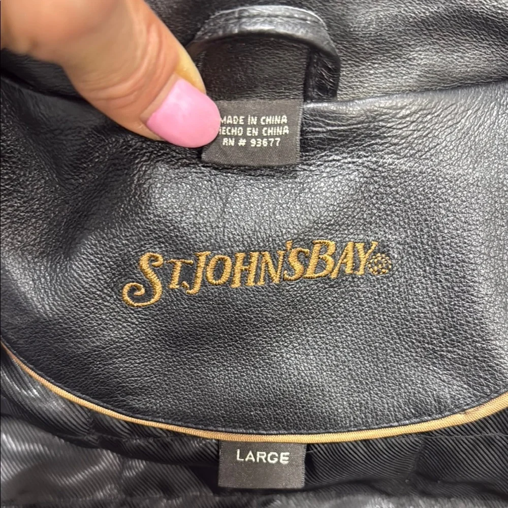 Black Leather Jacket with Oversized Fit and Wide Collar - Picture 4 of 6